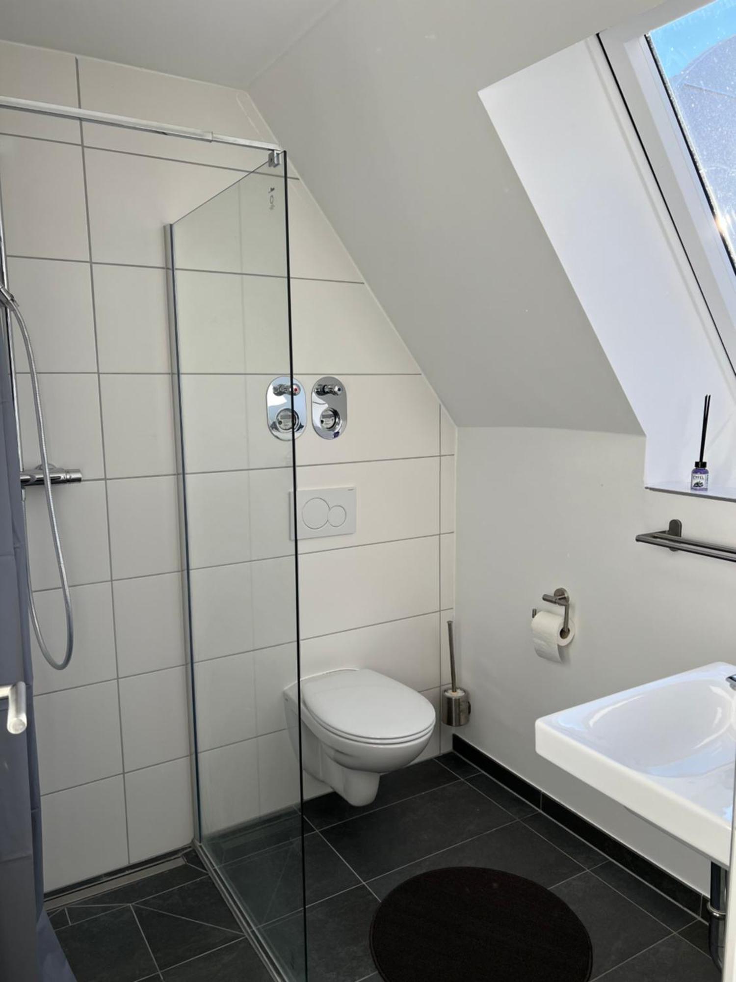 Moderne Wohnung Karlsruhe Neureut, Fussbodenheizung - Regendusche - Waschmaschine - Stellplatz Ngoại thất bức ảnh